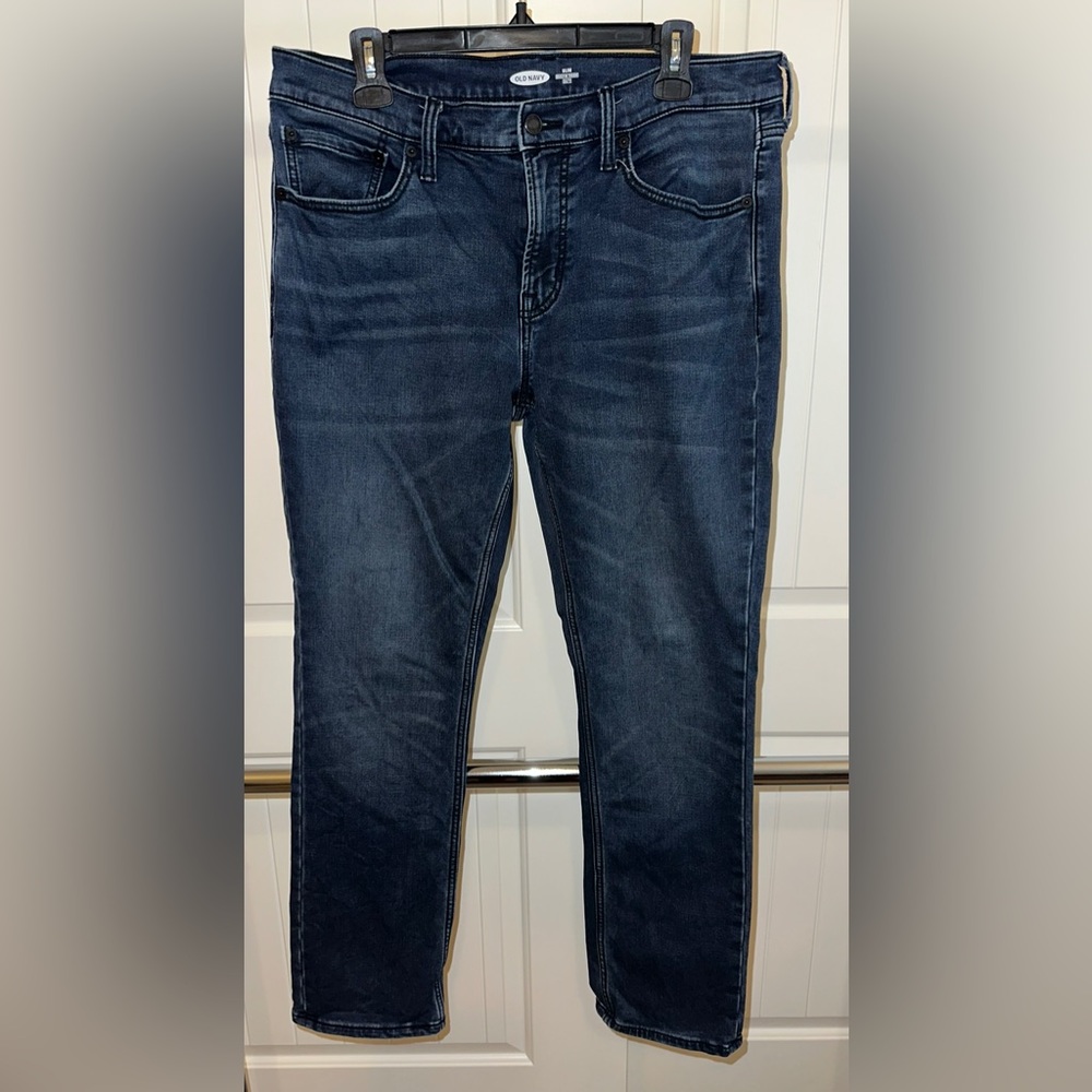 Old Navy slim fit jeans. 34x30, excellent condition.